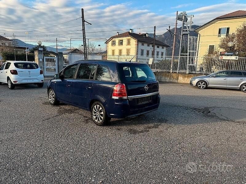 Usata Opel Zafira Business 110 CV (80 kW) 2012 Blu Monovolume