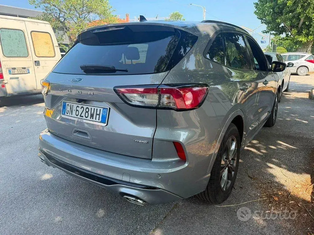 Usata Ford Kuga ST-Line 152 CV (111 kW) 2023 Grigio SUV