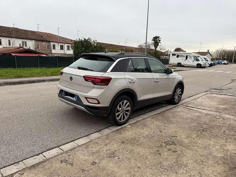 Grigio Usata 2022 VW T-Roc Life SUV | 24.200 € (Buon prezzo) - Immagine 1/4