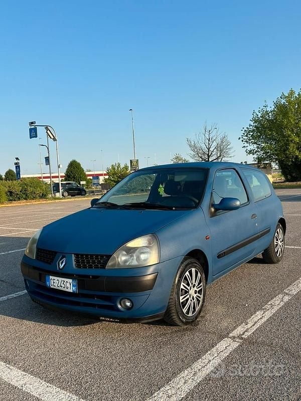 Usata Renault Clio II 2002 Blu Berlina