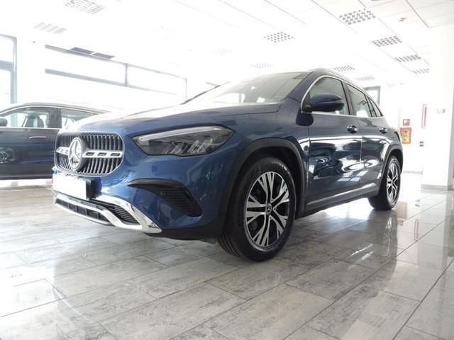 Blu Usata 2024 Mercedes GLA180 Business SUV | 40.500 € (Buon prezzo) - Immagine 1/4