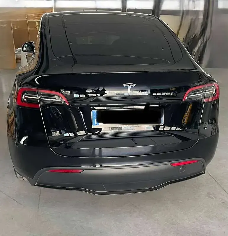Usata Tesla Model Y RWD 88 kW (120 CV) 2023 Nero SUV