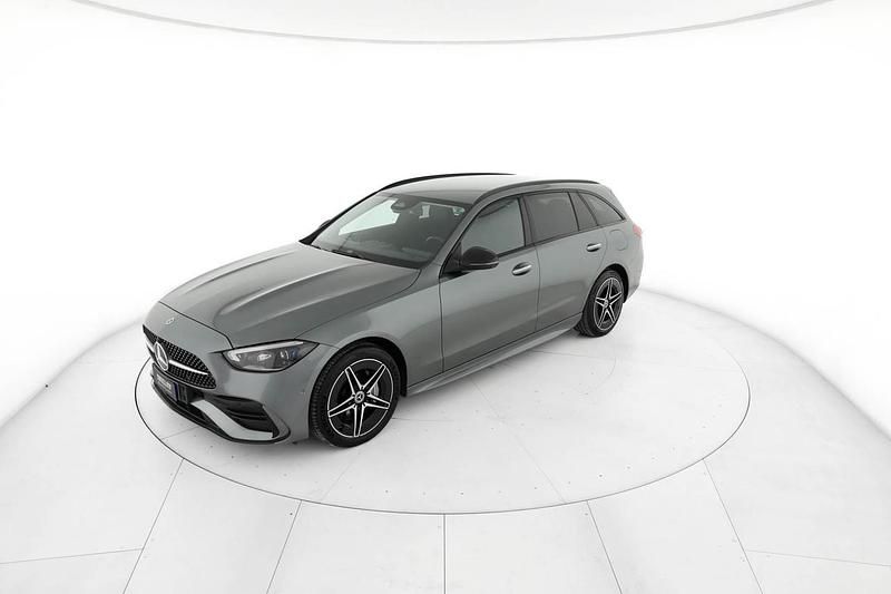 Usata Mercedes E300 Premium Plus 204 CV (150 kW) 2022 Grigio selenite vernice mettallizzata Station wagon