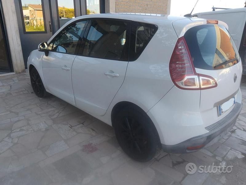 Usata Renault Scénic III 110 CV (80 kW) 2011 Bianco Monovolume
