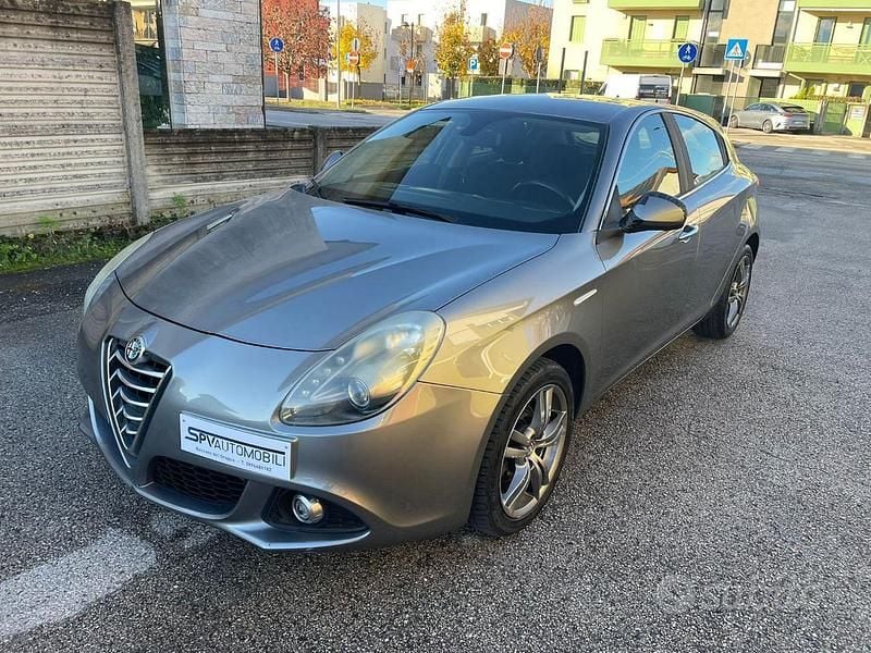 Usata Alfa Romeo Giulietta Exclusive 105 CV (77 kW) 2013 Grigio Utilitaria