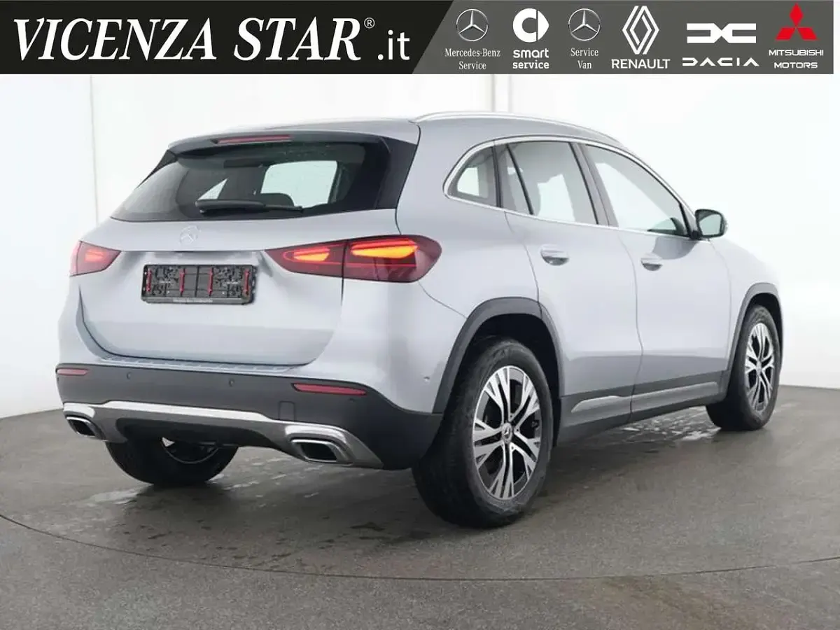 Begagnad Mercedes GLA180 Advanced 136 HK (100 kW) 2024 Silver SUV