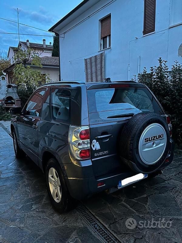 Usata Suzuki Grand Vitara 106 CV (77 kW) 2010 Grigio SUV