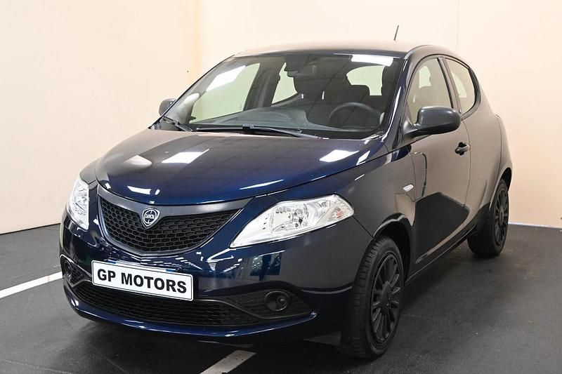 Usata Lancia Ypsilon 69 CV (50 kW) 2018 Nero Utilitaria