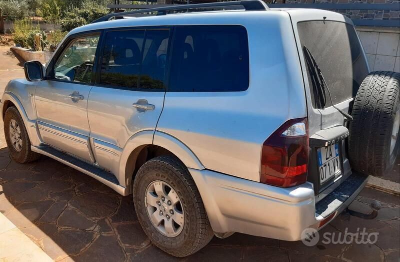 Usata Mitsubishi Pajero 160 CV (117 kW) 2004 Grigio SUV