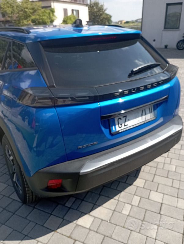 Usata Peugeot 2008 Allure 102 CV (75 kW) 2025 Blu SUV