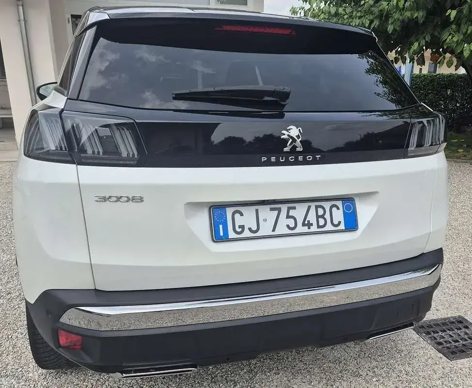 Usata Peugeot 3008 Allure 131 CV (96 kW) 2022 Bianco SUV