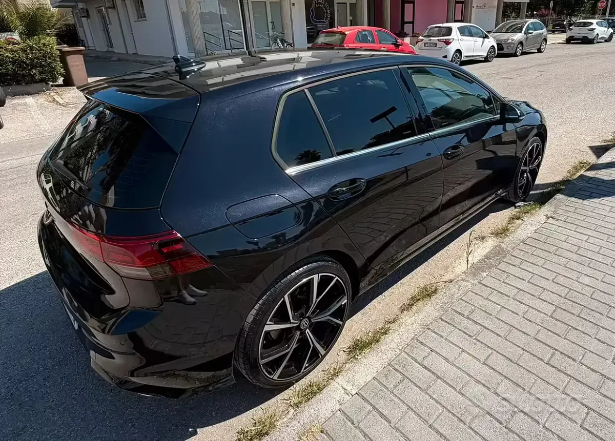 Usata VW Golf VIII 116 CV (85 kW) 2022 Nero Utilitaria