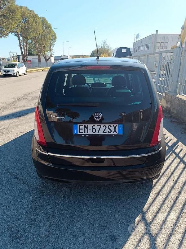 Usata Lancia Musa 95 CV (69 kW) 2012 Marrone Monovolume