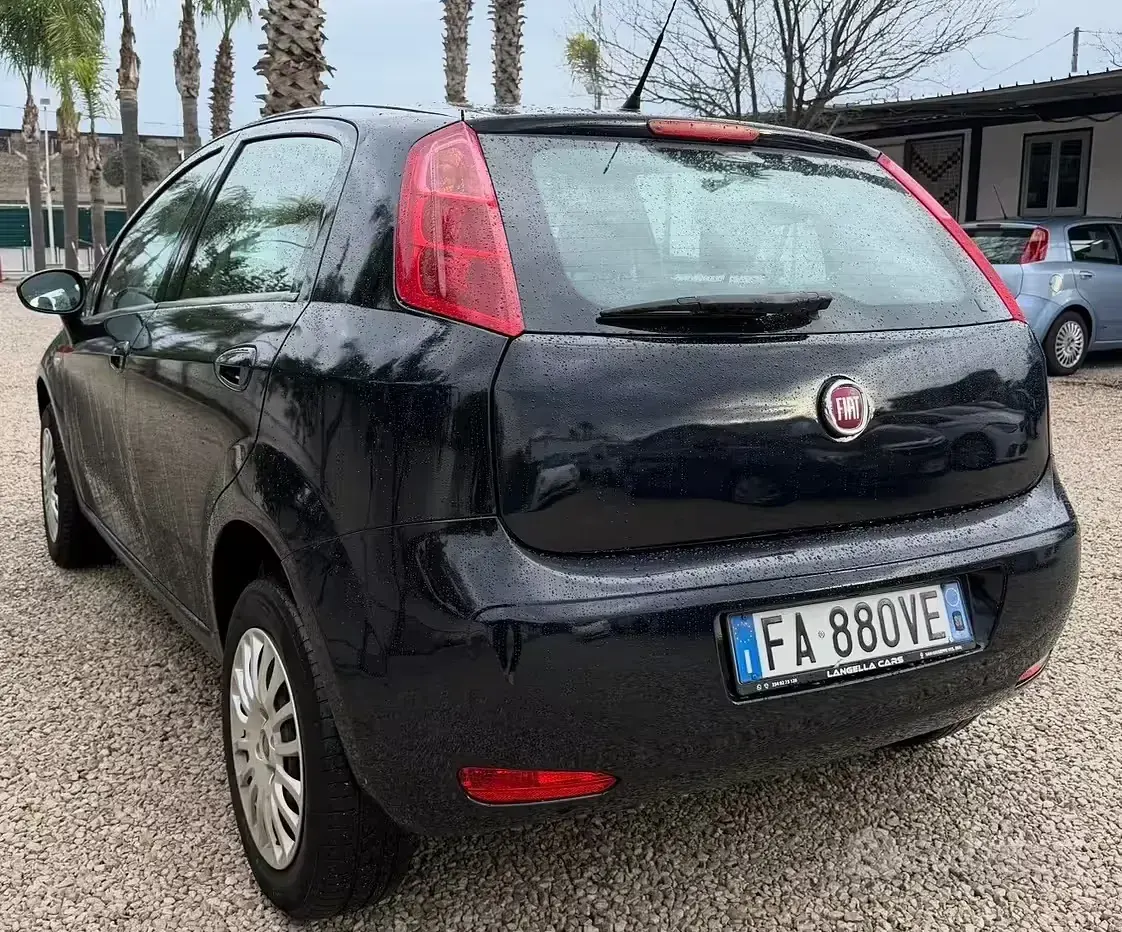 Usata Fiat Punto Lounge 70 CV (51 kW) 2015 Nero Utilitaria
