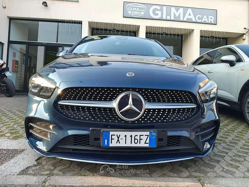 Usata Mercedes B200 Premium 150 CV (110 kW) 2019 Blu/azzurro Monovolume