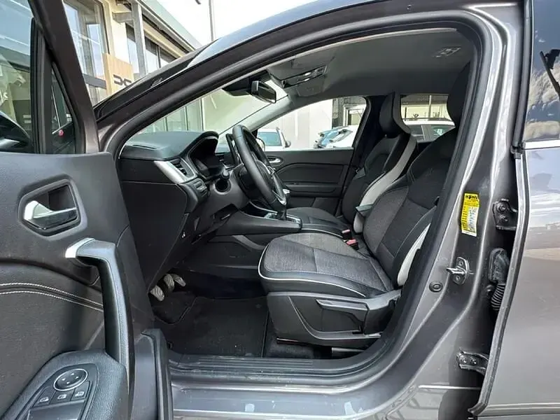 Usata Renault Captur Techno 101 CV (74 kW) 2023 Grigio SUV
