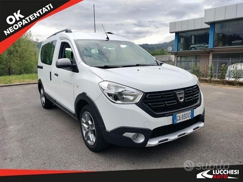 Usata Dacia Dokker Stepway 95 CV (69 kW) 2020 Blu Monovolume