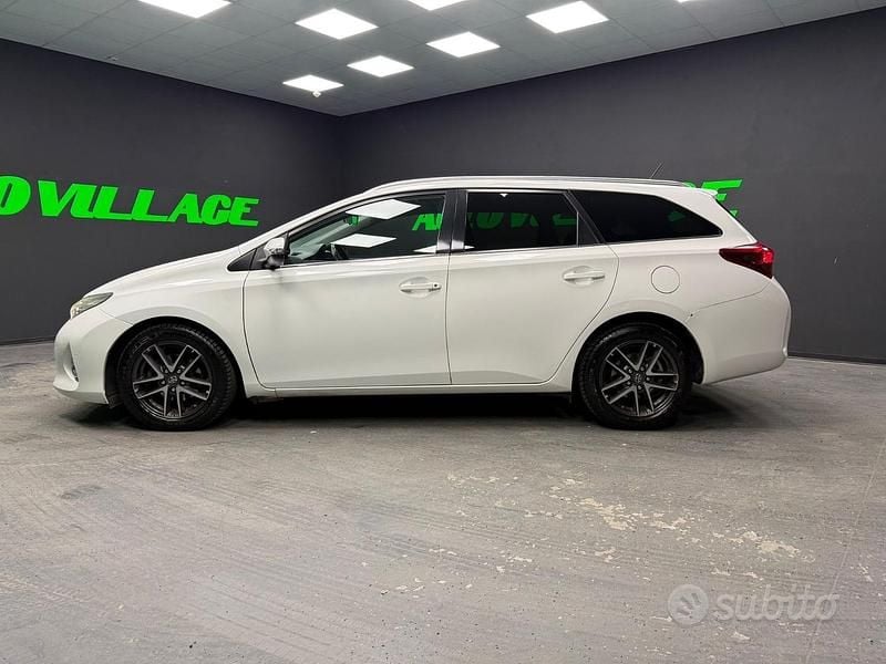 Usata Toyota Auris 90 CV (66 kW) 2014 Bianco Station wagon