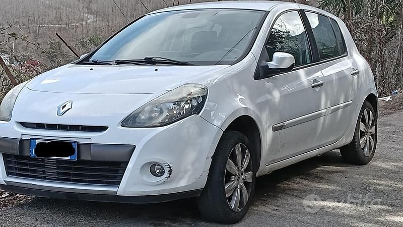 Usata Renault Clio II 75 CV (55 kW) 2011 Bianco Berlina