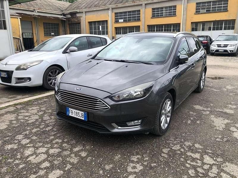Usata Ford Focus 120 CV (88 kW) 2015 Grigio Station wagon