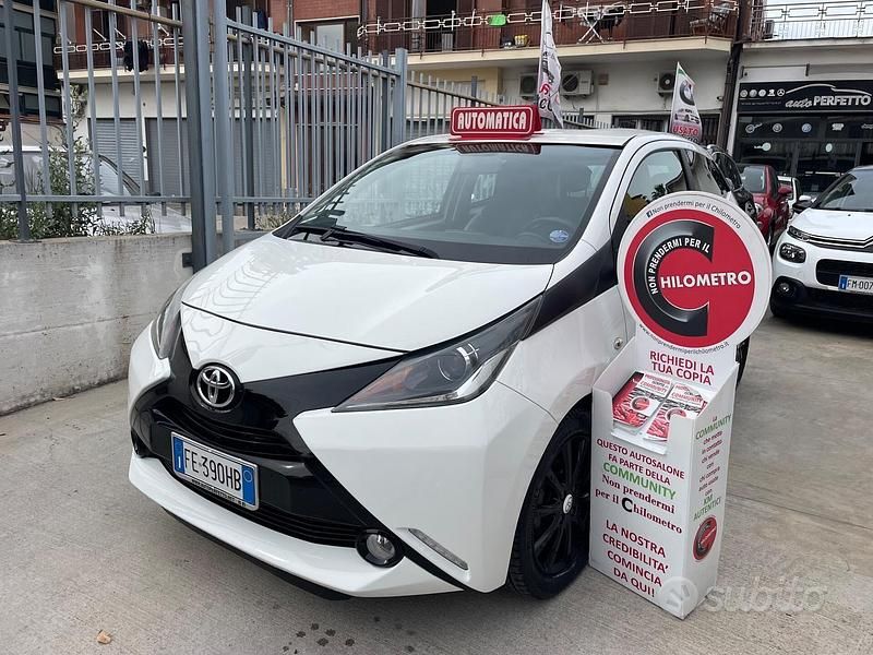 Usata Toyota Aygo X-wave 69 CV (50 kW) 2016 Bianco Utilitaria