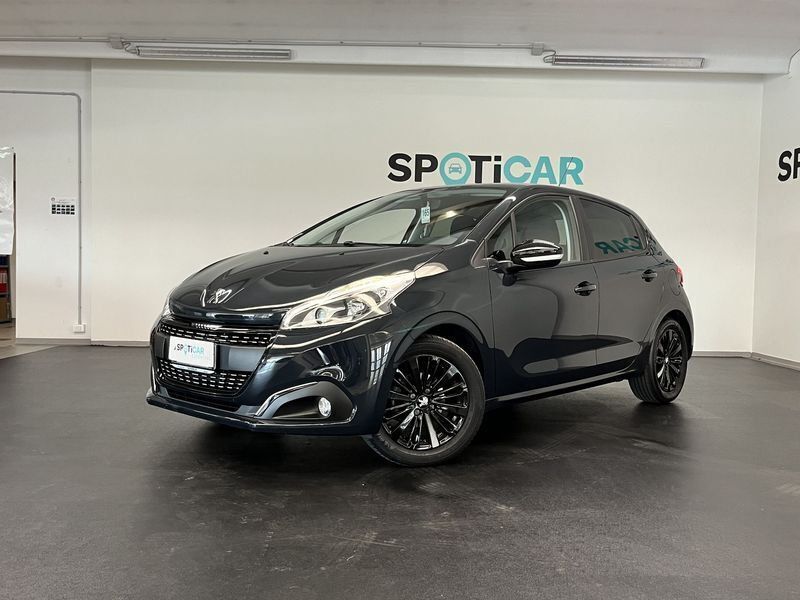 PEUGEOT 208 1.2 puretech 82cv 5 porte signature Usata a Brescia