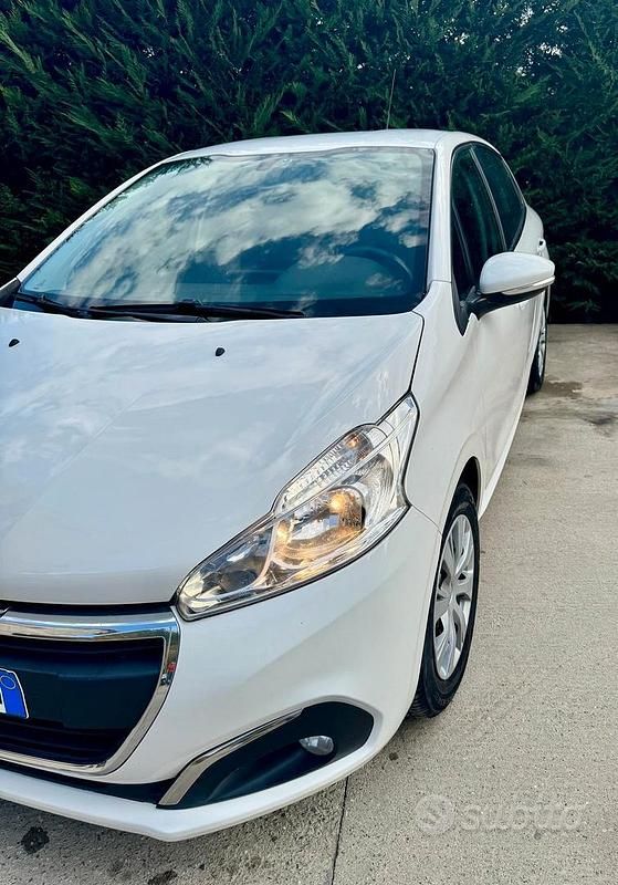 Usata Peugeot 208 75 CV (55 kW) 2016 Bianco Utilitaria