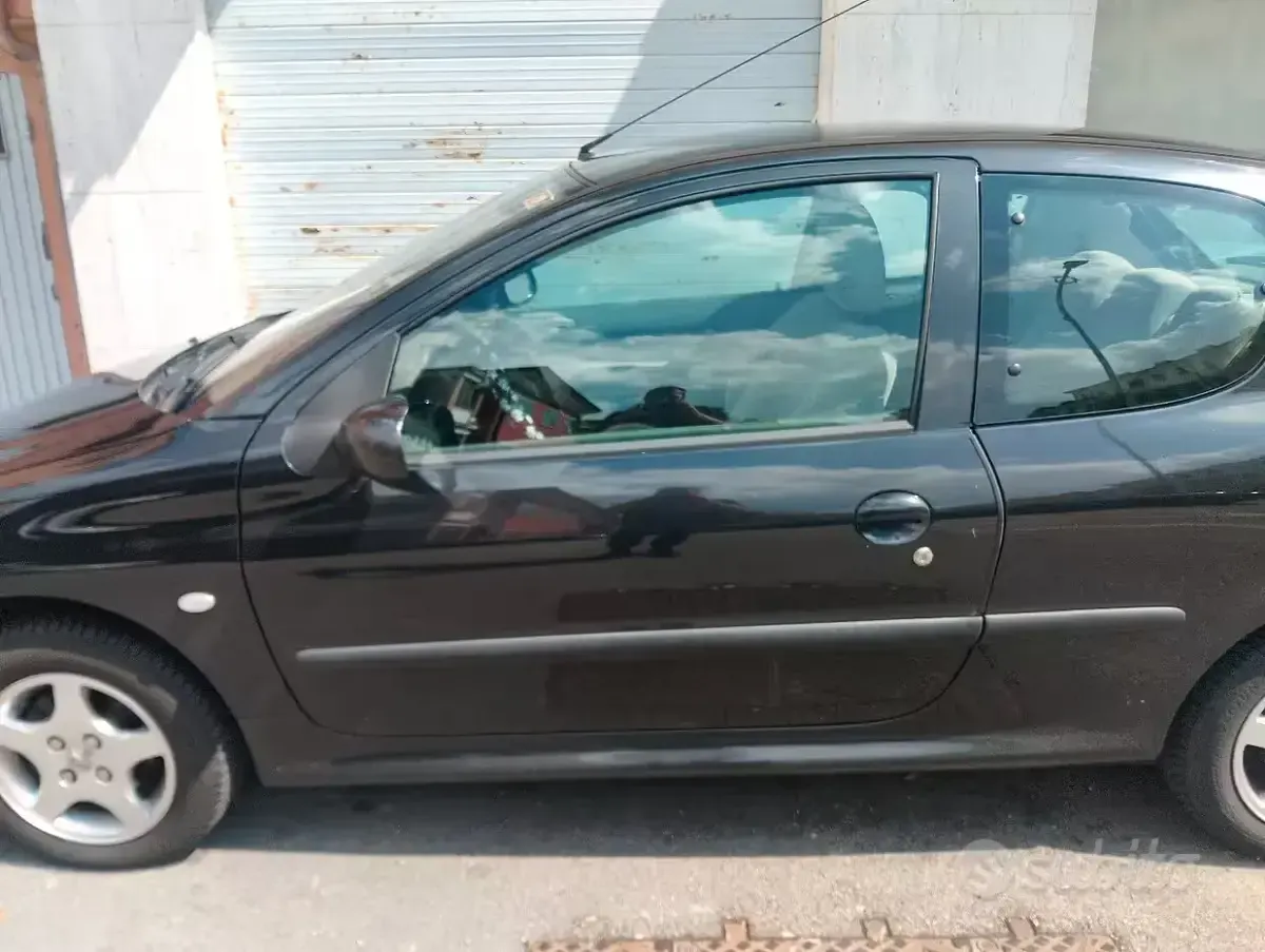 Usata Peugeot 206 68 CV (50 kW) 2005 Nero Berlina