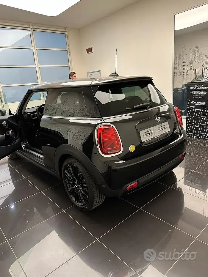 Usata Mini Cooper 75 kW (102 CV) 2022 Nero Utilitaria