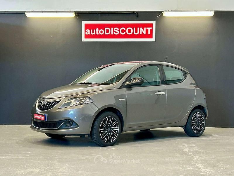 Usata Lancia Ypsilon Silver 69 CV (50 kW) 2022 Grigio Utilitaria