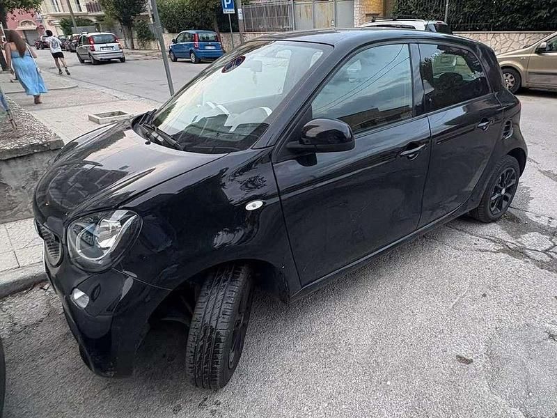Nero Usata 2018 Smart ForFour Passion Utilitaria | 10.000 € (Buon prezzo) - Immagine 1/4