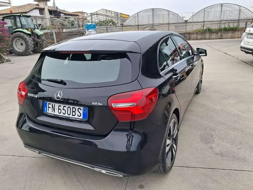 Usata Mercedes A180 109 CV (80 kW) 2018 Nero Berlina