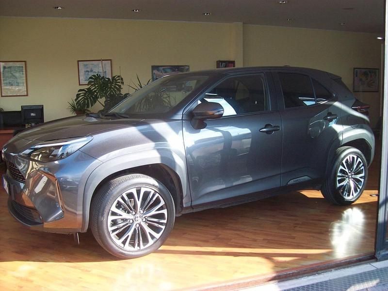 Usata Toyota Yaris Cross Trend 92 CV (67 kW) 2024 Grigio SUV