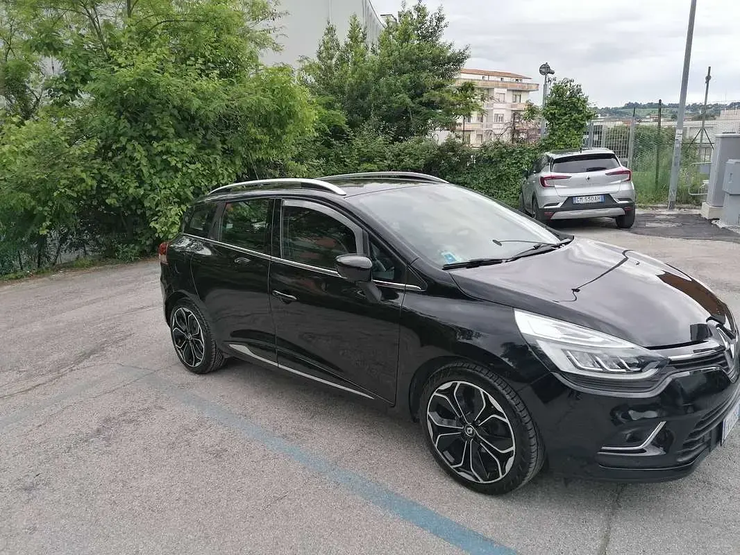 Usata Renault Clio 90 CV (66 kW) 2019 Nero Station wagon