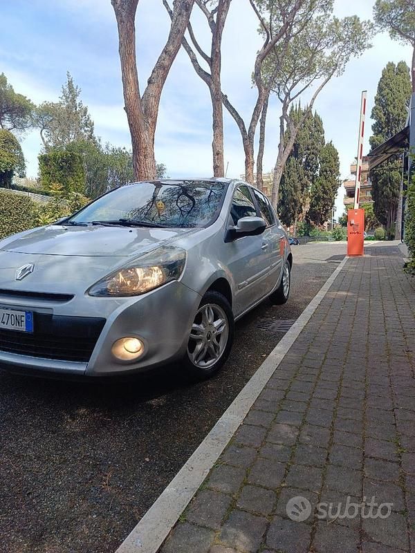 Usata Renault Clio II 75 CV (55 kW) 2011 Grigio Berlina