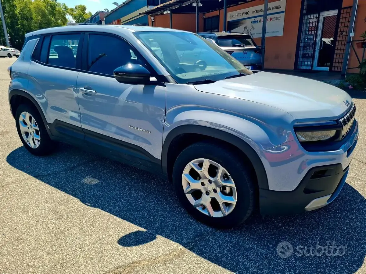 Usata Jeep Avenger 101 CV (74 kW) 2025 Grigio SUV