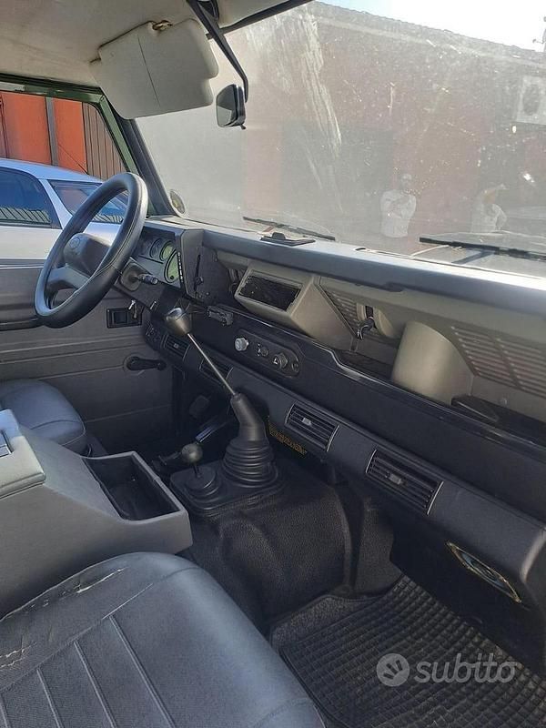 Usata Land Rover Defender 122 CV (89 kW) 2000 Verde SUV
