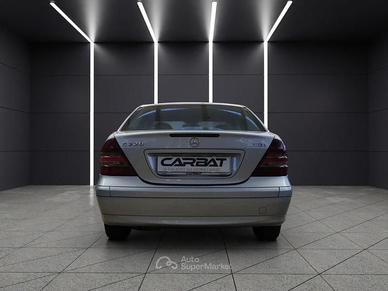 Usata Mercedes C220 Classic 150 CV (110 kW) 2004 Argento