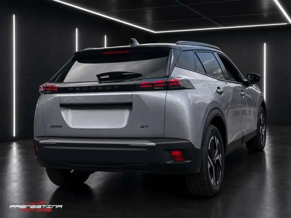 Usata Peugeot e-2008 GT 56 kW (77 CV) 2024 Argento SUV