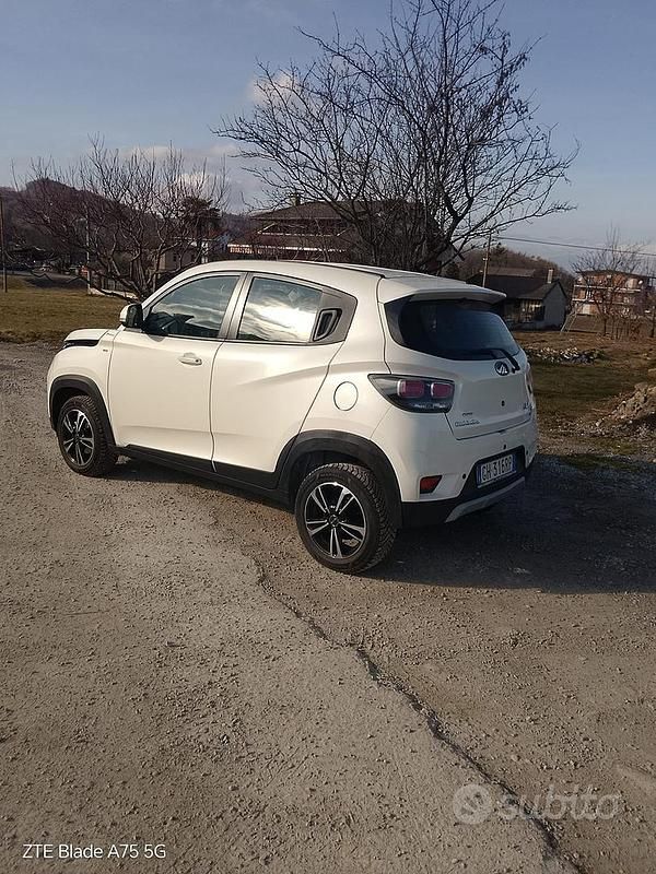 Usata Mahindra KUV100 87 CV (63 kW) 2022 Bianco SUV