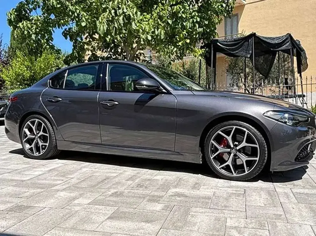 Usata Alfa Romeo Giulia Tech Edition 190 CV (139 kW) 2020 Grigio Berlina
