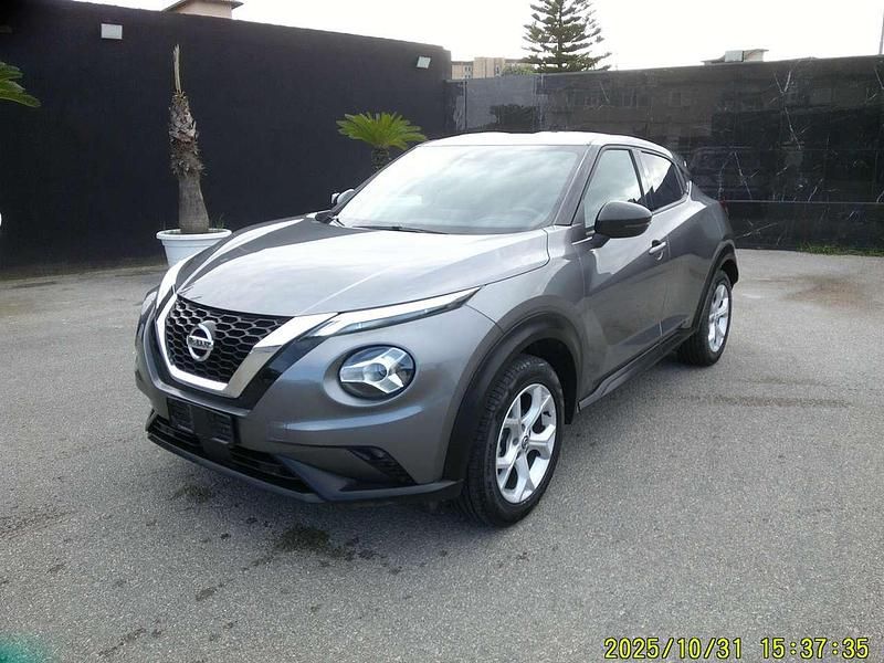 Grigio scuro Usata 2022 Nissan Juke N-Connecta SUV | 16.989 € (Ottimo prezzo) - Immagine 1/4