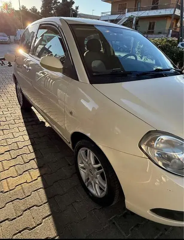 Usata Lancia Ypsilon 60 CV (44 kW) 2007 Utilitaria