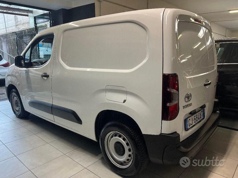 Usata Toyota Proace City City 102 CV (75 kW) 2022 Bianco Monovolume