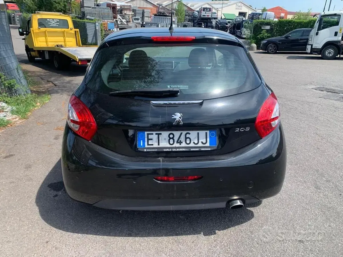 Usata Peugeot 208 Access 82 CV (60 kW) 2014 Nero Utilitaria