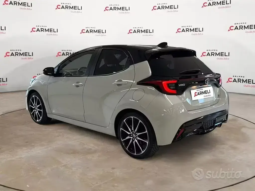 Usata Toyota Yaris Hybrid Sport 92 CV (67 kW) 2023 Grigio Berlina