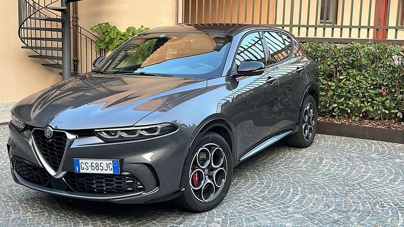 Grigio Usata 2023 Alfa Romeo Tonale SUV | 24.000 € (Buon prezzo) - Immagine 1/4
