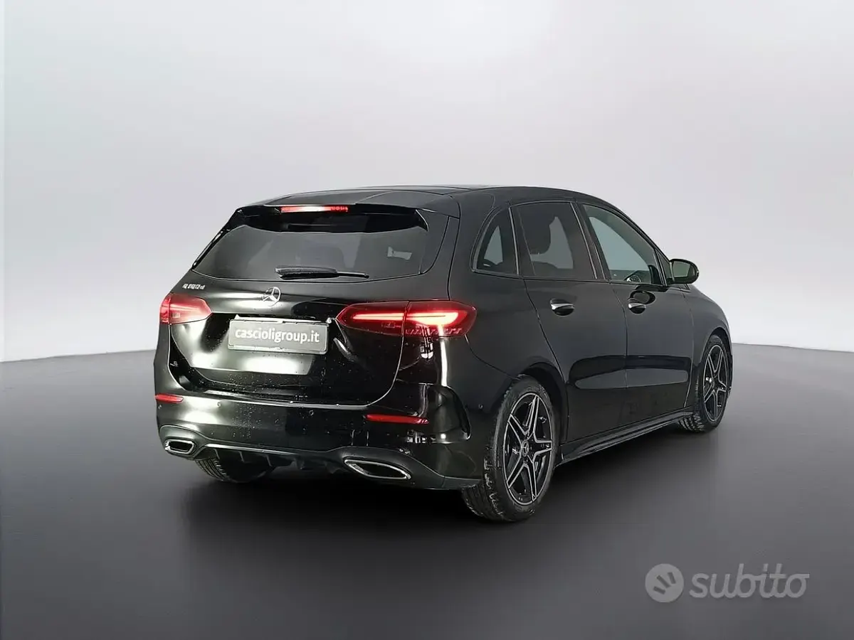 Usata Mercedes B180 AMG 116 CV (85 kW) 2023 Nero Utilitaria