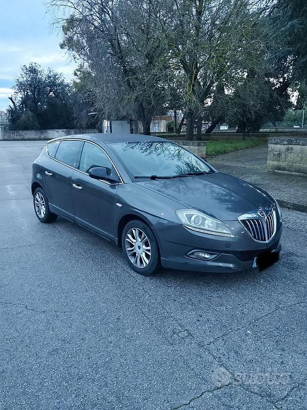 Usata Lancia Delta 120 CV (88 kW) 2009 Marrone Utilitaria
