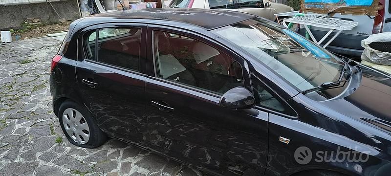 Usata Opel Corsa 85 CV (62 kW) 2011 Nero Utilitaria